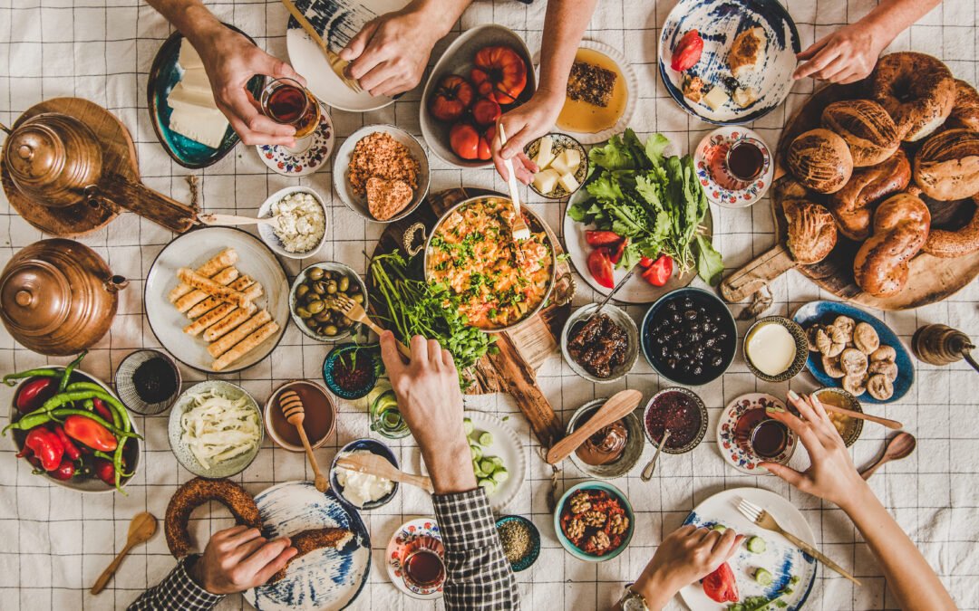 Los errores más comunes al organizar una comida… y cómo evitarlos